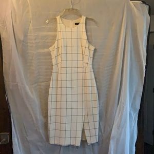 Banana Republic dress gently used. Fits very well.